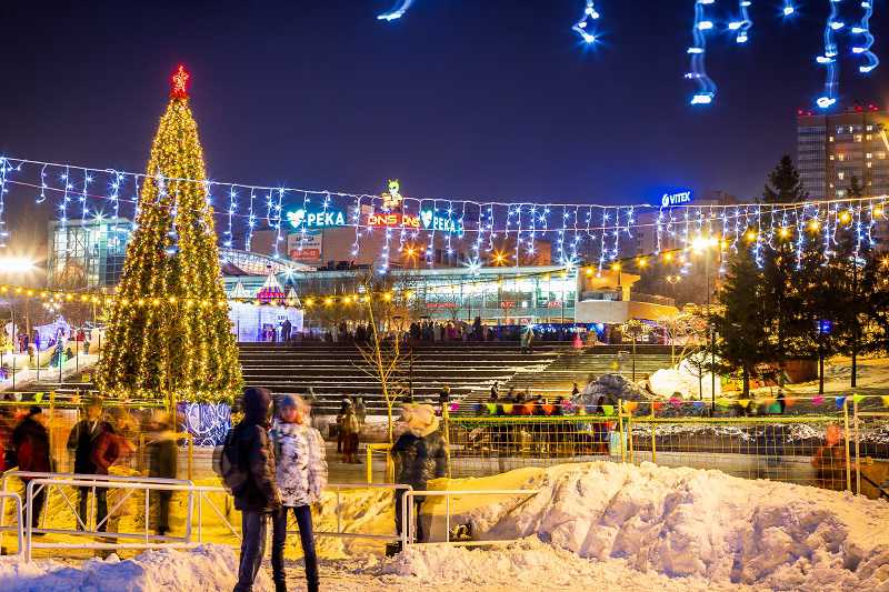 Нижний конечно. Новогодний Новосибирск 2022. Новосибирск в этом году столица нового года. Центр Новосибирска новый год 2022. Новосибирск Новогодняя столица Сибири.