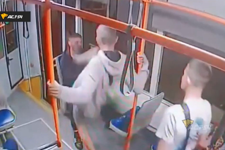 СКР занялся подростками-хулиганами после избиения пассажира в Новосибирске