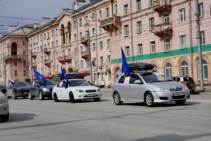В Новосибирске прошел автопробег в поддержку «Диктанта Победы»-2026