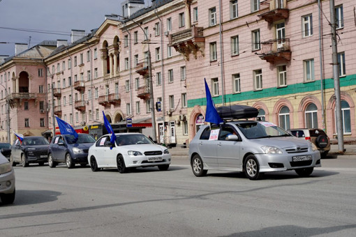 В Новосибирске прошел автопробег в поддержку «Диктанта Победы»-2026