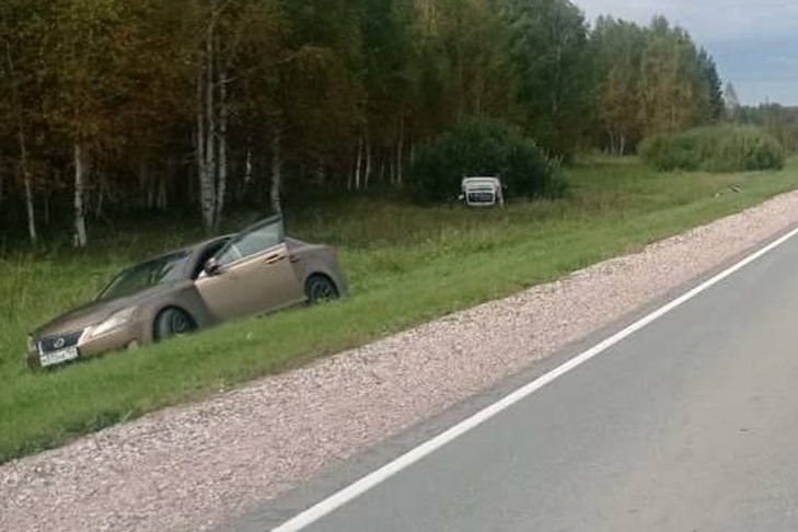 Lexus протаранил Lada Largus на трассе под Новосибирском: пассажирка не выжила