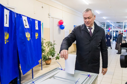 Травников поблагодарил жителей области за голосование на выборах президента