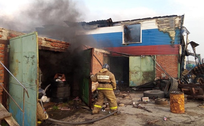 Придорожное кафе сгорело на трассе Р-254, спаслись 15 человек