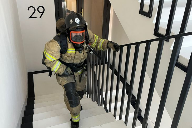 «Высота «Чикаго» взята»: пожарные провели экстремальные соревнования в Новосибирске