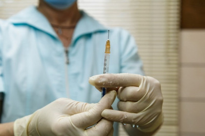 Двумя вакцинами от COVID-19 будут прививать новосибирцев