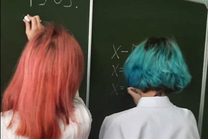 Главное, чтобы учился: педагоги рассказывают про красные и зеленые волосы школьников
