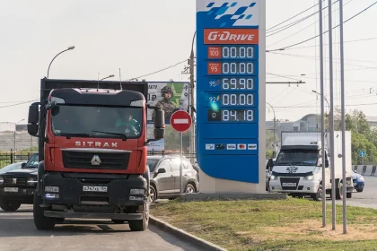 Ситуацию с ГСМ в Новосибирске прокомментировали в правительстве региона