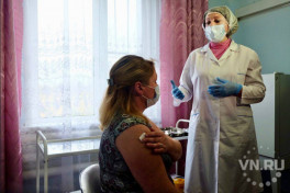 Кому поставят обязательную прививку от COVID-19 в Новосибирске – полный список
