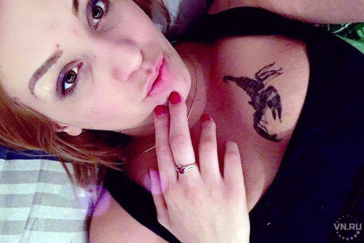 Девушку с татуировкой скорпиона ищут в Новосибирске 