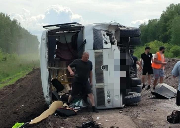 Аварию с перевернутым автобусом в Краснозерском районе прокомментировали в Минтрансе