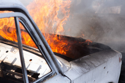 Человек сгорел в машине – волна автопожаров в Новосибирске