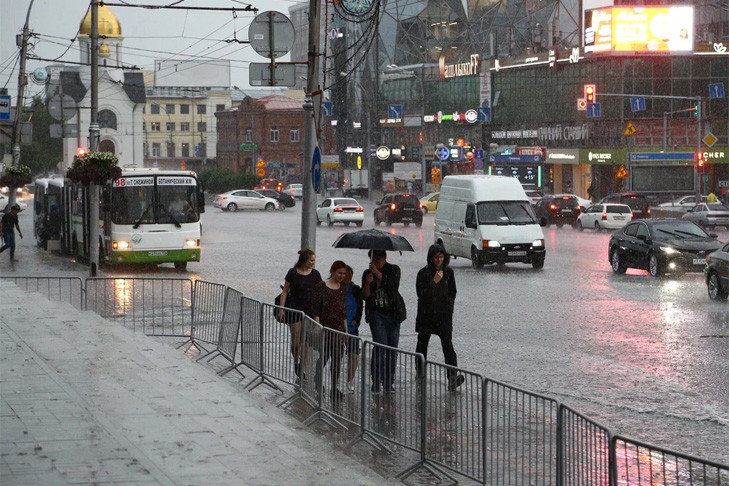 Штормовое предупреждение: Новосибирскую область накроют ливни и град