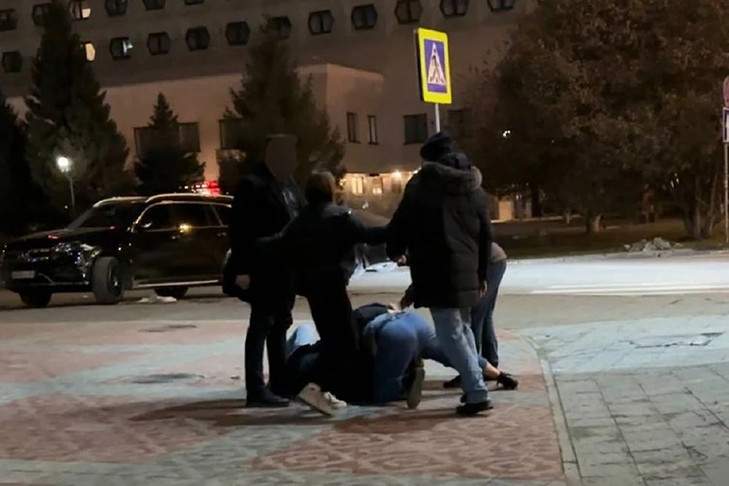 Неизвестные мужчины избили посетителя ресторана в центре Новосибирска