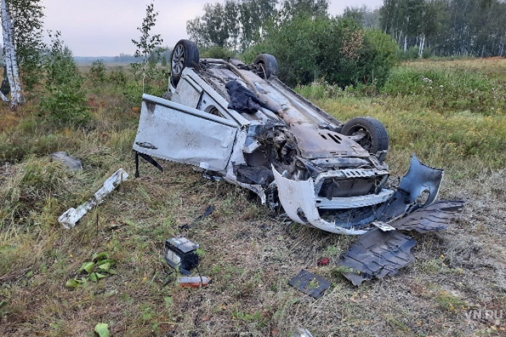 Лексус перевернулся – водитель погиб в аварии на трассе в Чановском районе