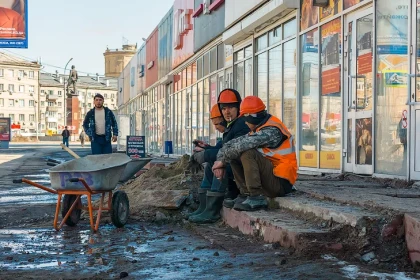 Последние торговые ларьки сносят у метро «Площадь Маркса» в Новосибирске