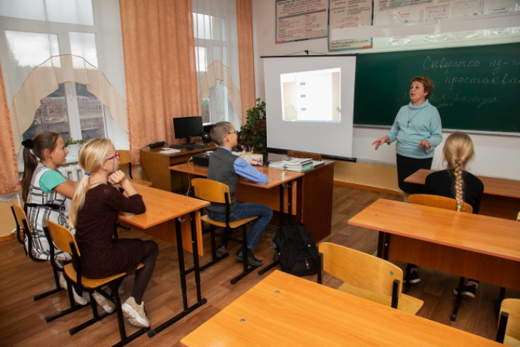 Школьники приступили к занятиям в очном режиме в Новосибирской области