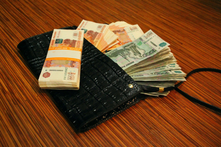 Среднюю сумму вклада у клиентов мужчин и женщин в Новосибирске назвали в банке ВТБ