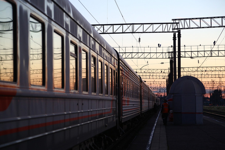 Пассажир оставил проводницу без неприлично дорогого телефона в Новосибирске