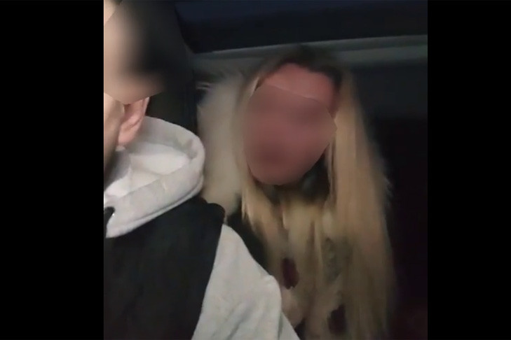 Женщина с ребенком избила таксиста в Новосибирске