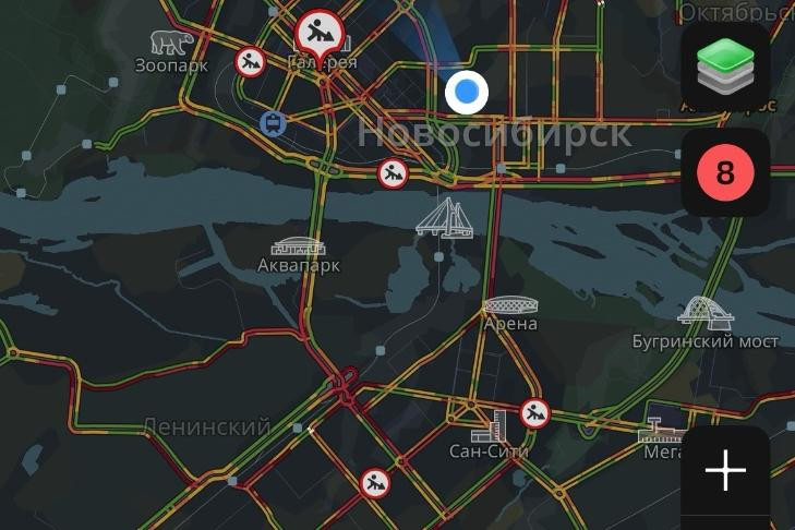 Пробки сковали Новосибирск из-за снегопада утром 6 ноября