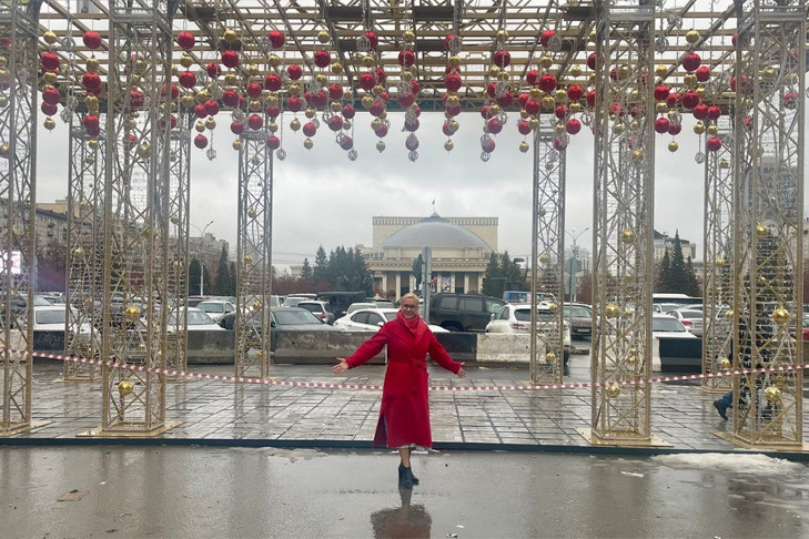 Улицу Ленина начали украшать к Новому году в Новосибирске