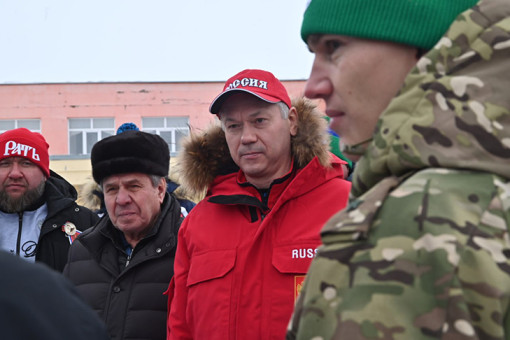 Андрей Травников принял участие в лыжном переходе «От Героя к Героям»