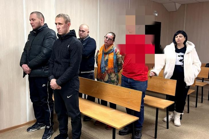 Хулиганы с Первомайки осуждены за нападение на длинноволосого школьника и его мать