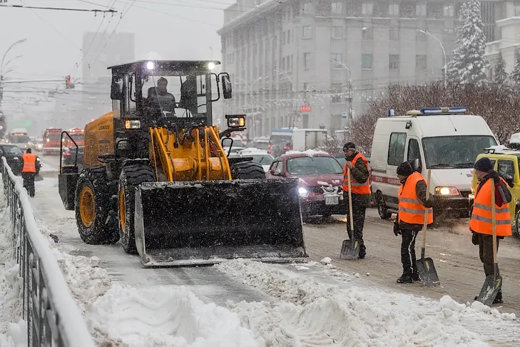 Дорожникам выделили еще 70 млн на борьбу со снегом и гололедом в Новосибирске