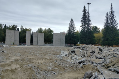 Площадь перед Вечным огнем Монумента Славы разобрали в Новосибирске