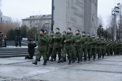 Владимир Путин предложил выплатить всем военным по 15 тысяч рублей в 2021 году