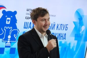 Губернатор сыграл е2-е4: Андрей Травников и Сергей Карякин открыли шахматный клуб