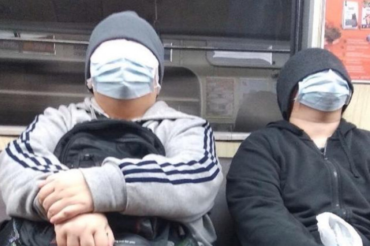 Упитанные новосибирцы в метро испугались коронавируса