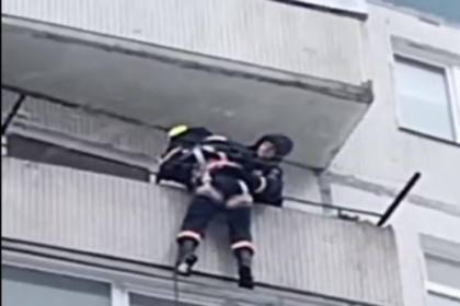 Мальчика с балкона в Новосибирске отправили в центр временного содержания