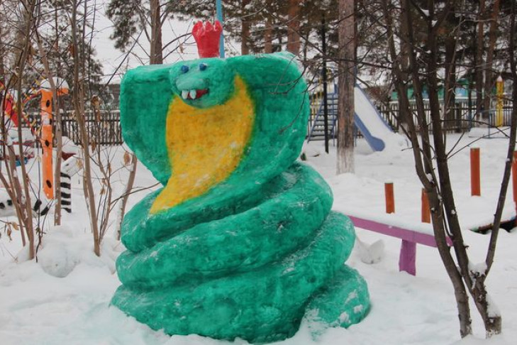 Забавными ледяными скульптурами украсили Кыштовский район