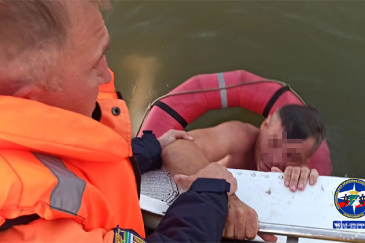 Пьяный купальщик упорно держался  на воде в ожидании спасателей