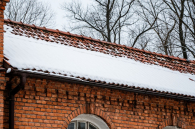 Из-за угрозы обрушения крыши ограничили движение в Новосибирске