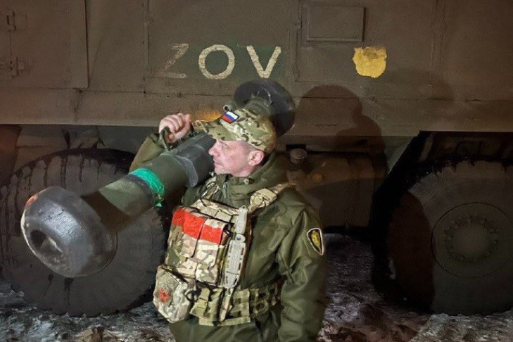 Новосибирский депутат Лебедев сфотографировался с трофейным Джавелином в зоне СВО