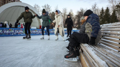 В Центральном парке Новосибирска открыли каток