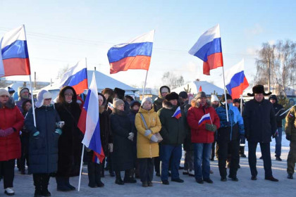 «Мы гордимся ими»: митинг в поддержку участников СВО провели в Барабинске