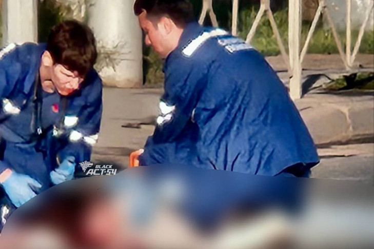 Девушку без сознания увезли врачи после ДТП на Станционной в Новосибирске