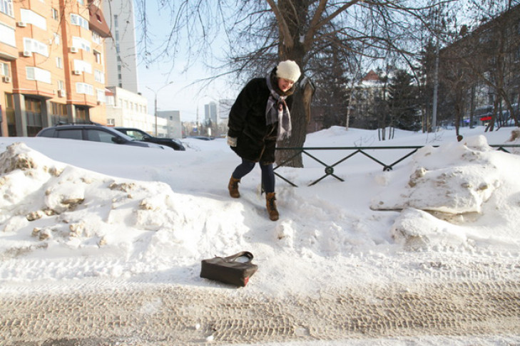 Само растает. Само растает Новосибирск. Коммунальщики сам растает. Дорожники Новосибирска смогли. Зачем чистить снег в марте сам растает.