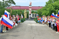 Патриотическим автопробегом отметили в Татарске главный праздник страны
