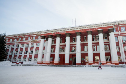 В Новосибирске расследуют загадочную смерть сотрудника НГАУ во время обеда