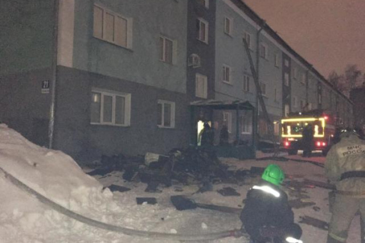 Четверых новосибирцев спасли из огня пожарные