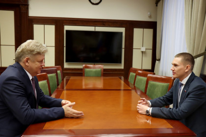 Полпред обсудил с участником программы «Время героев» Егором Захаровым промежуточные итоги второго этапа стажировки