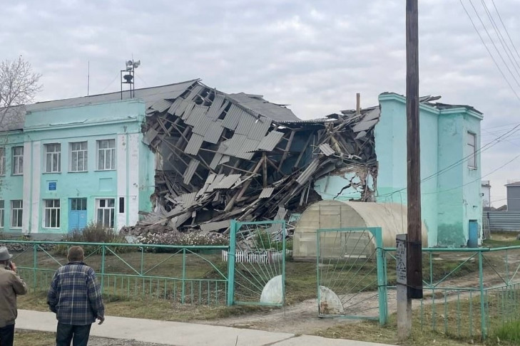 СКР возбудил уголовное дело после обрушения школы в Татарске