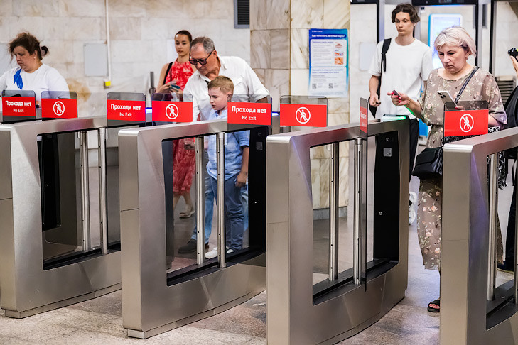 Улыбкой за проезд смогут расплатиться льготники в Новосибирске уже в 2026 году