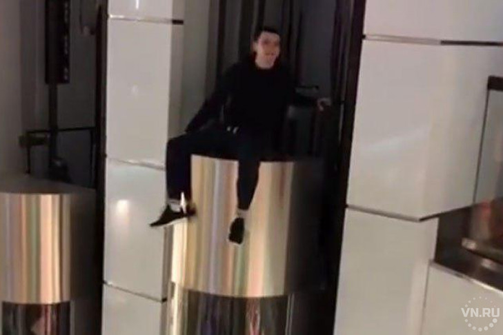 На крыше лифта в «Сан Сити» прокатился новосибирец