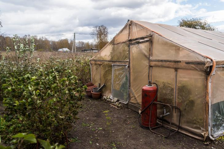 Два человека отравились угарным газом после просушки погреба в Искитиме