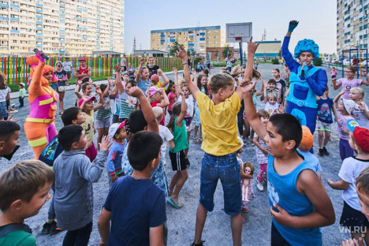 В Акатуйском жилмассиве Новосибирска открыли новую площадку для детей